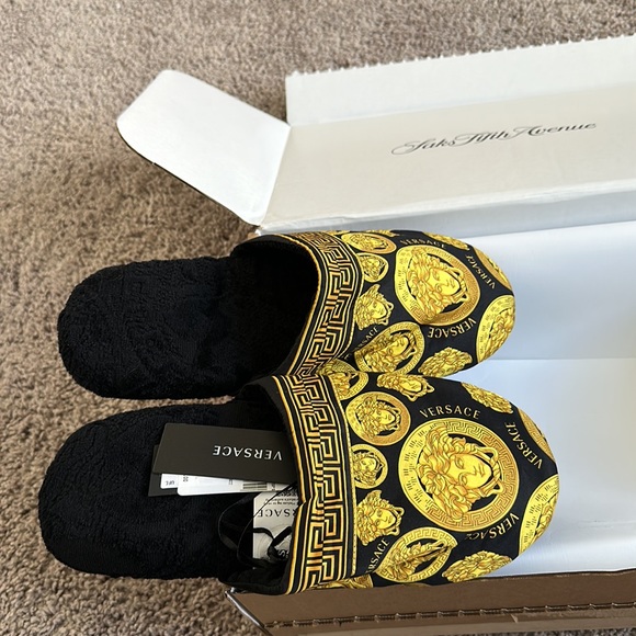 ‼️🔥Versace Mule Slippers🔥‼️ - Picture 2 of 7